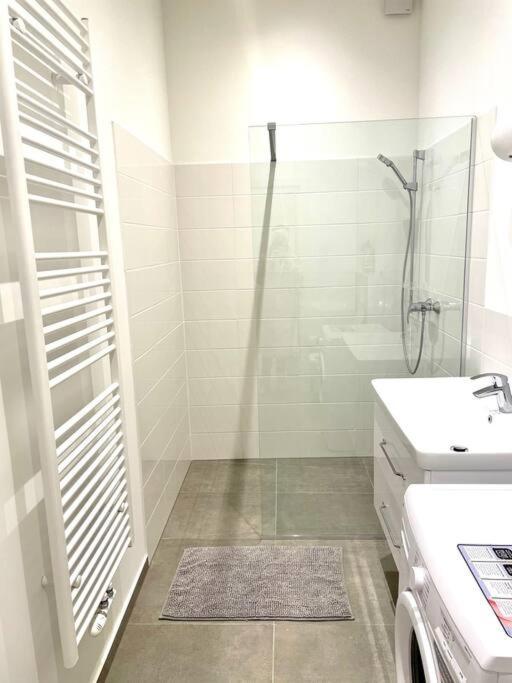 Brand New & Spacious Apartment In The City Centre Bécs Kültér fotó